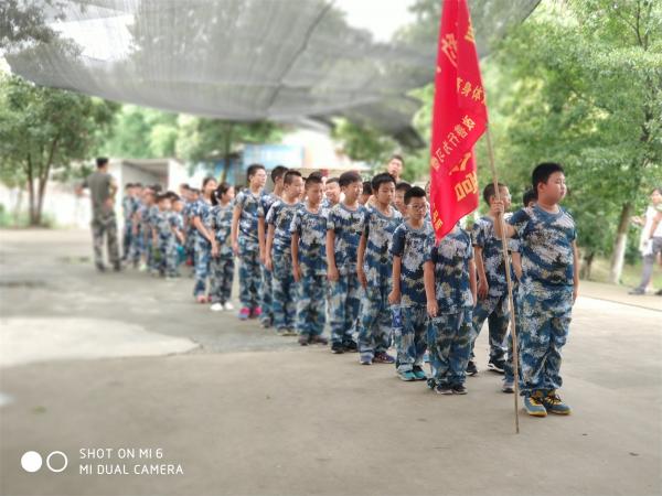 换上新装的新兵们
