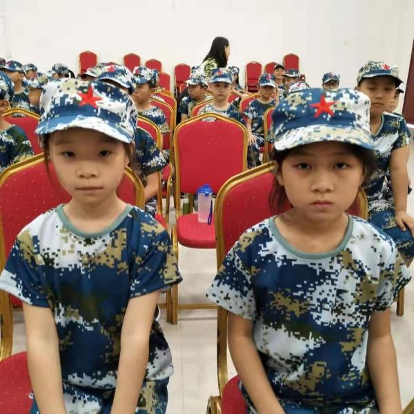 可爱小姐妹