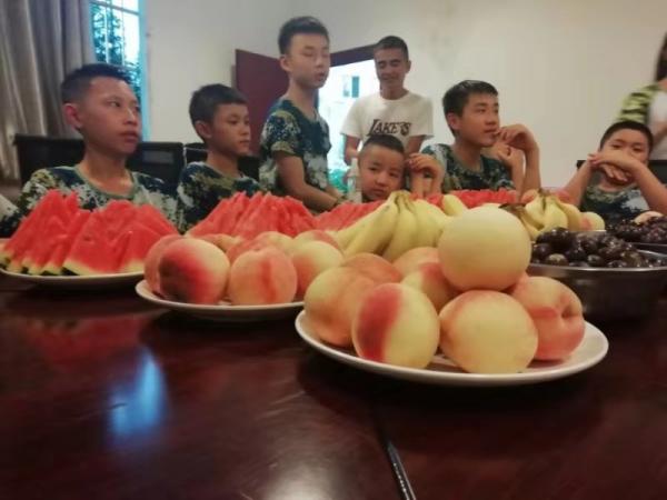 犒劳小伙子们