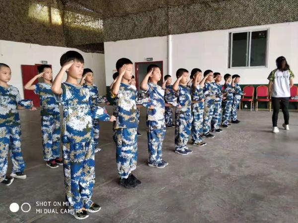 小班教学，整齐划一